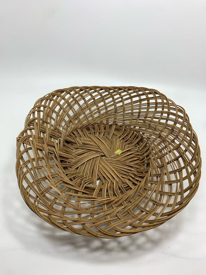 OVAL WOVEN BASKET TRAY.