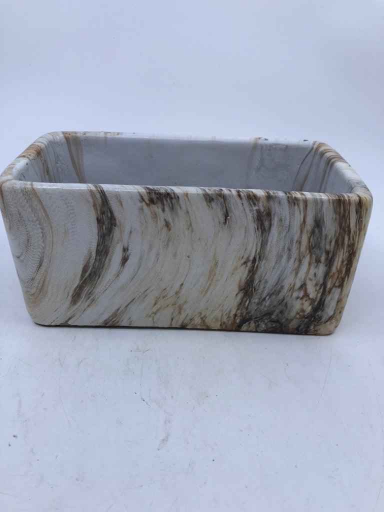 BROWN AND WHITE MARBLE STYLE PLANTER.