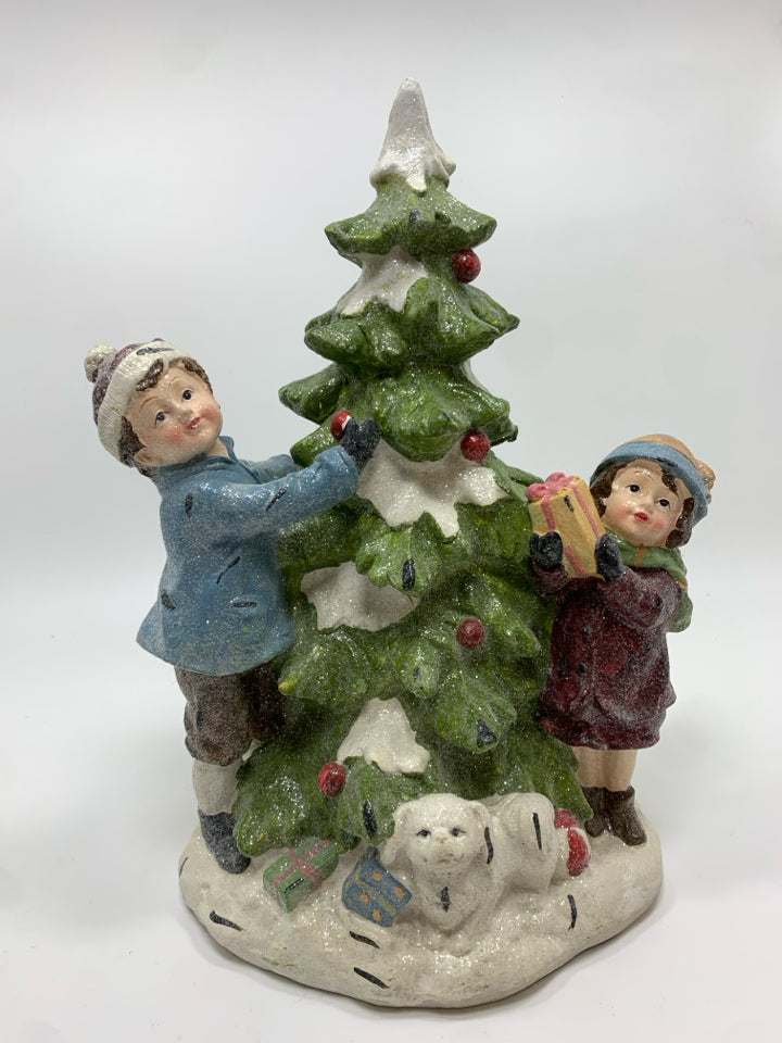 SPARKLY CHILDREN W/ TREE FIGURE.