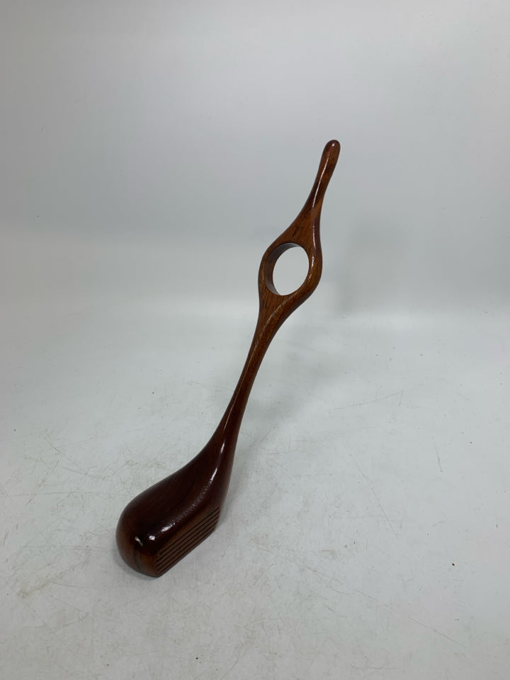 WOOD CARVED GOLF CLUB WINE HOLDER.