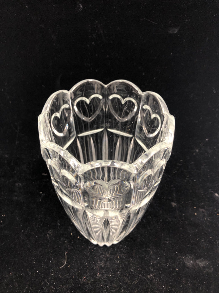 RIBBED HEART GLASS VASE.