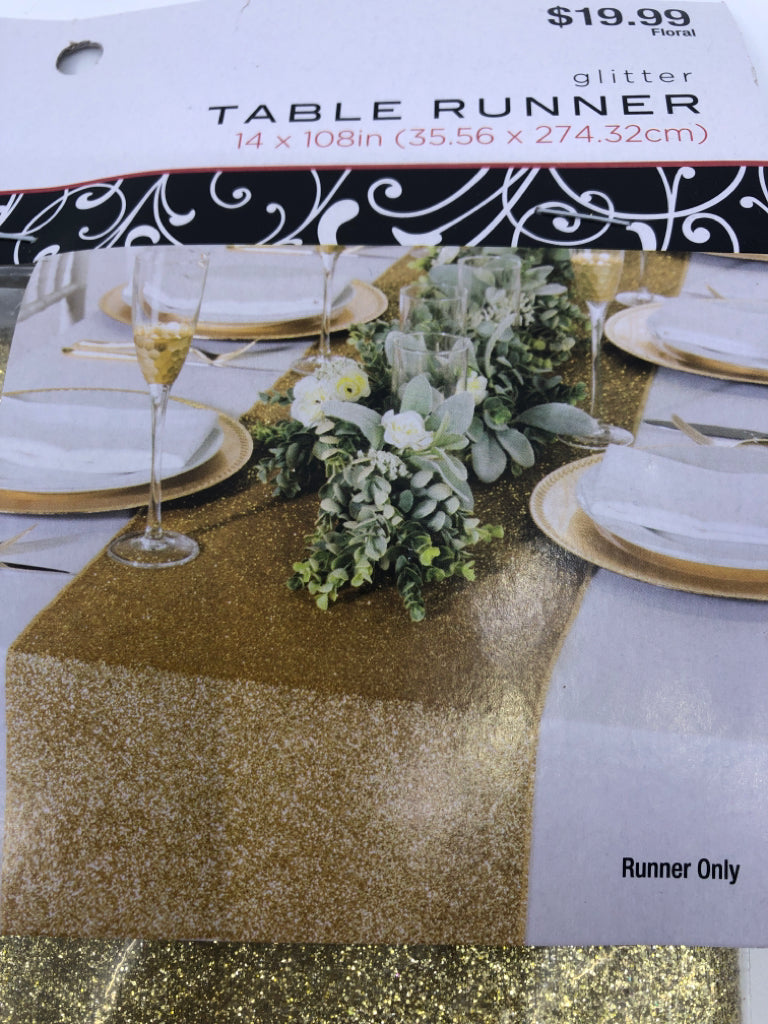 NIP GLITTER TABLE RUNNER.