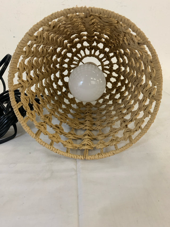 BLONDE WOVEN HANGING LAMP.