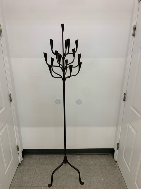 HEAVY WROUGHT IRON STANDING 16 SLOT TAPERED CANDLE HOLDER.