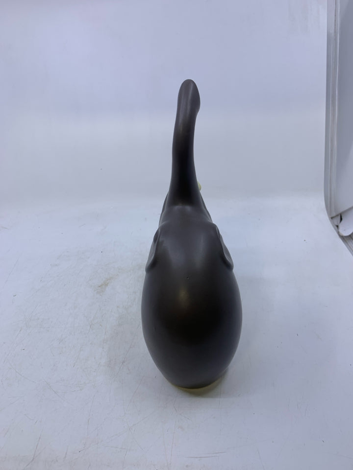 3 PC NESTING CERAMIC ELEPHANT FAMILY CREAM,BROWN,GREY.