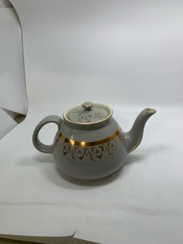 VTG LARGE W/ GOLD FLORAL 8 -CUP TEA POT.