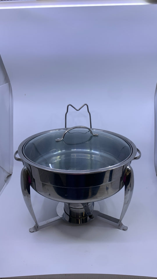 STAINLESS STEEL 6QT ROUND CHAFING DISH.