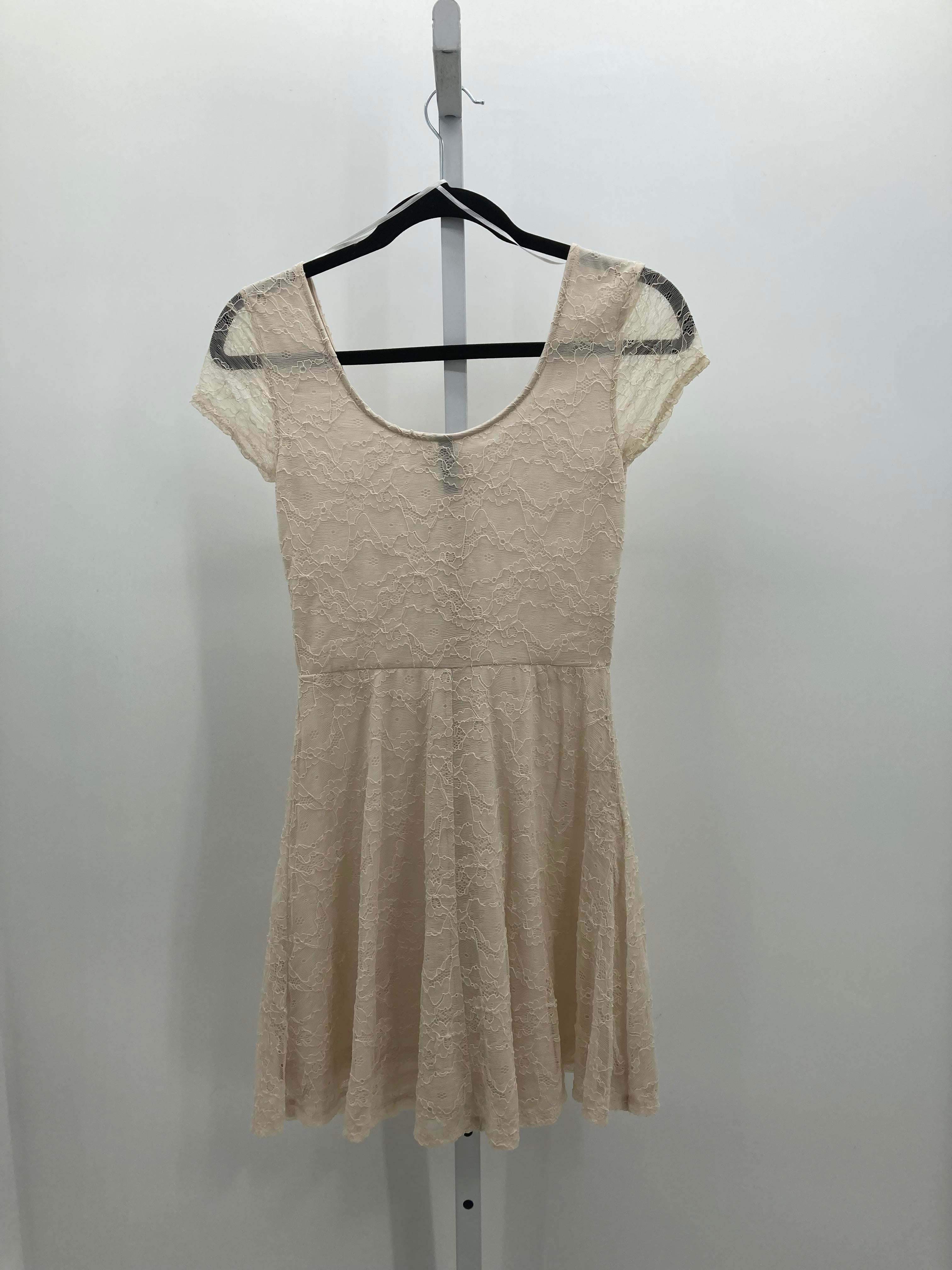 Divided Size 6 Juniors Short Sleeve Dress