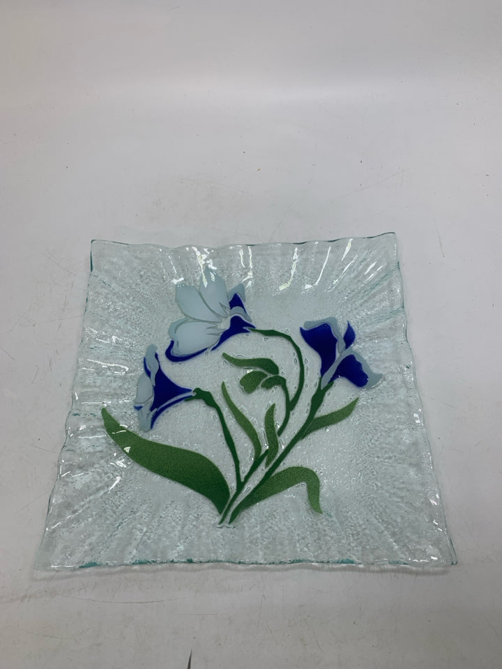 WHITE/DARK BLUE FUSED GLASS SQUARE PLATE.