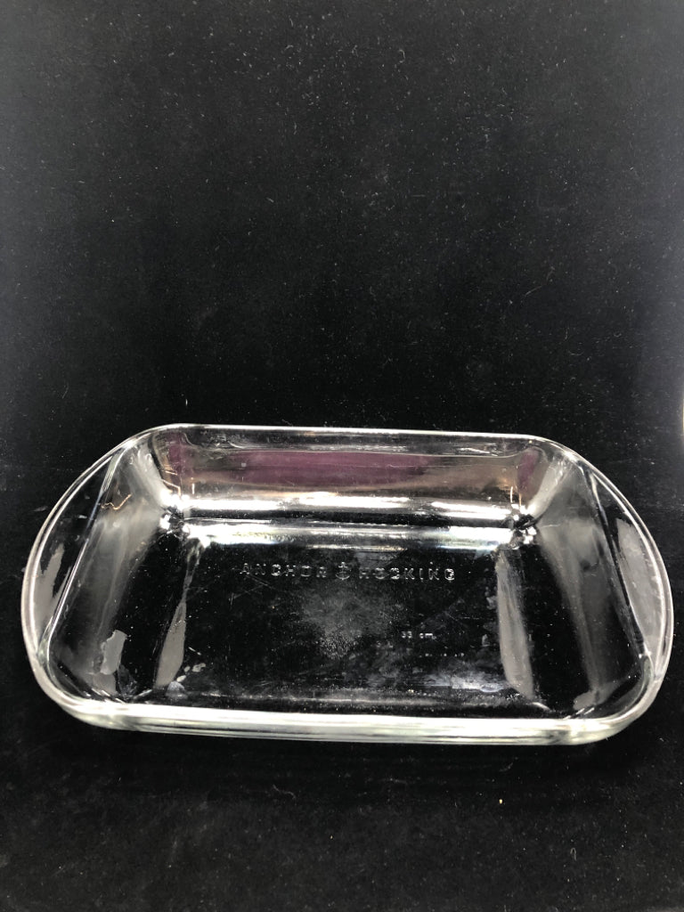 CLEAR GLASS BAKING DISH.