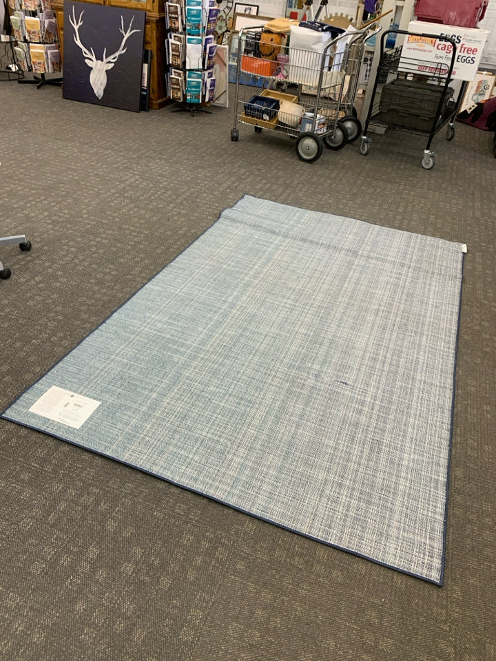 NAVY BLUE INDOOR/OUTDOOR RUG.