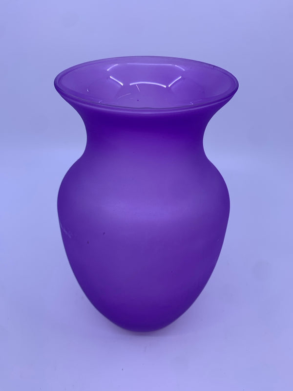 FROSTED PURPLE GLASS VASE.