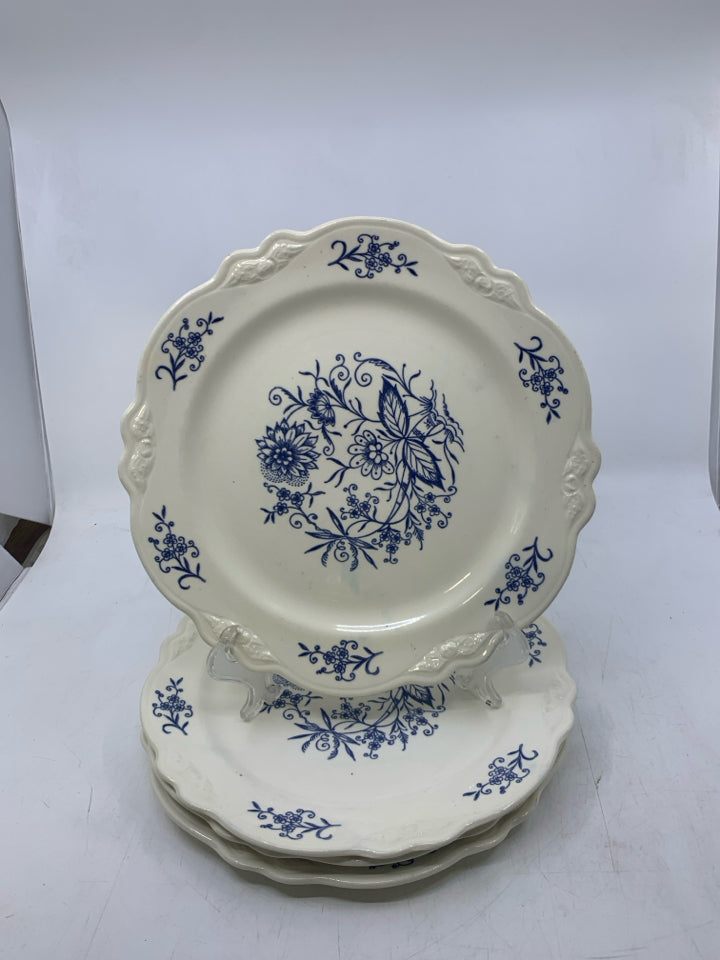4 WHITE W/ BLUE FLOWERS DINNER PLATES.