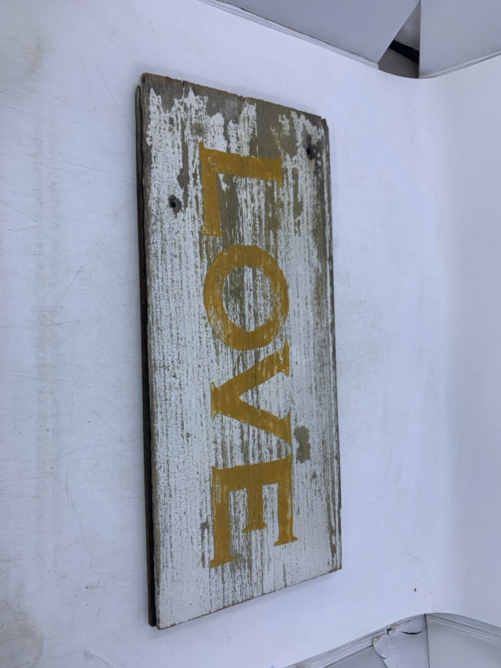 RUSTIC WOOD LOVE WALL HANGING.