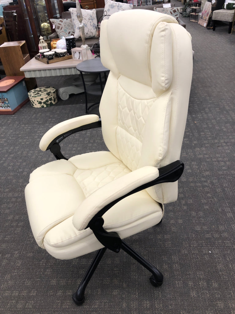 MASSAGING DESK CHAIR.