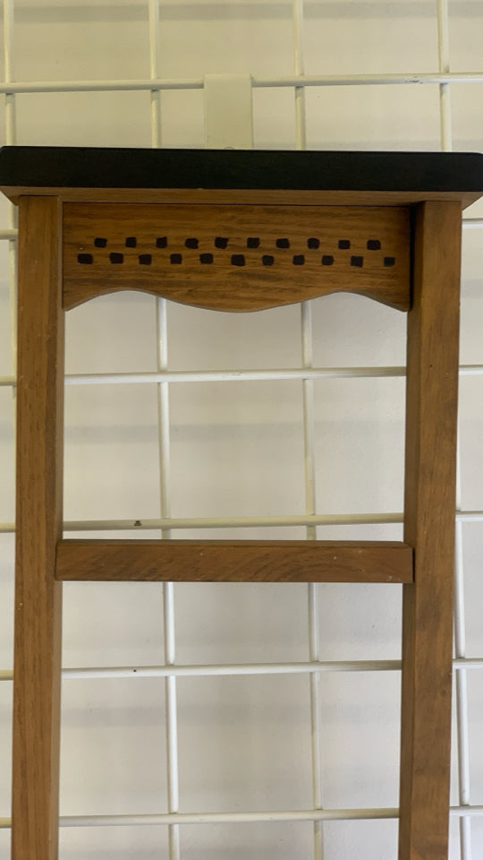 SHALLOW 3 SHELF LADDER SHELF.