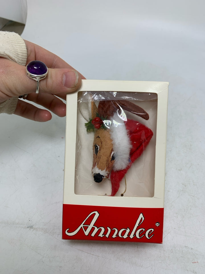 IN BOX VTG ANNALEE REINDEER HEAD ORNAMENT.