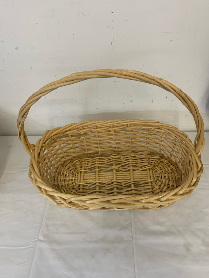 LARGE RECTANGLE BASKET W SINGLE HANDLE.