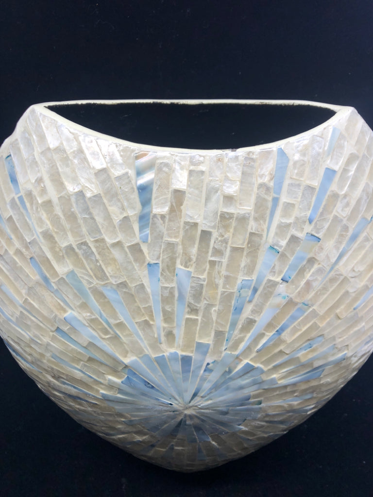 MOSAIC SHELL VASE- CREAM+ BLUE.