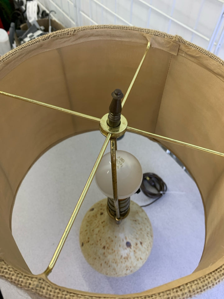 TAN POTTERY SPECKLED BASE LAMP W/ BURLAP SHADE.