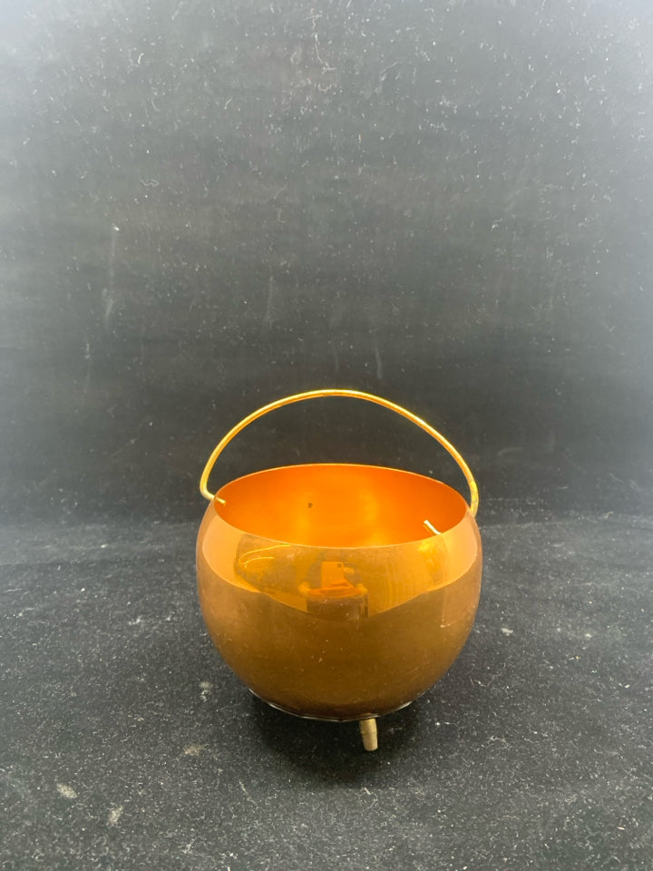 VTG SMALL COPPER BOWL W HANDLE AND BLACK STAND.