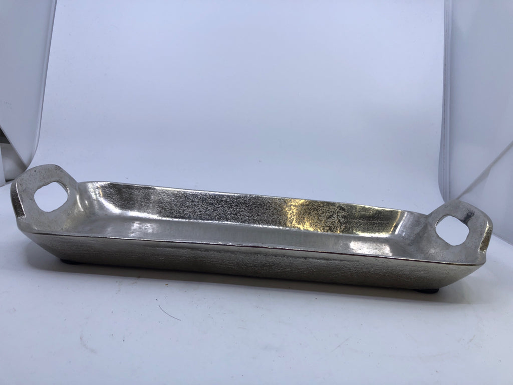 SILVER METAL TEXTURED TRAY W/ HANDLES.
