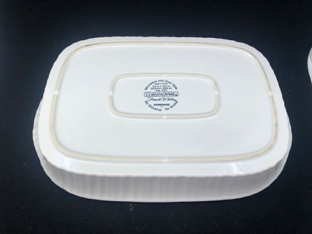 CORNING WARE FRENCH WHITE CASSEROLE DISH W/ HANDLES.