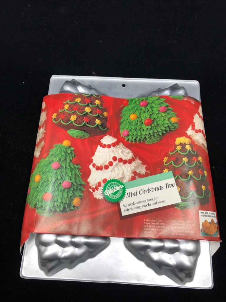 NIB MINI CHRISTMAS TREE MOLDS.