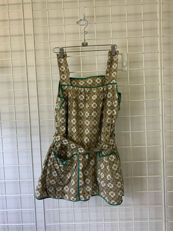 SMOCK APRON.