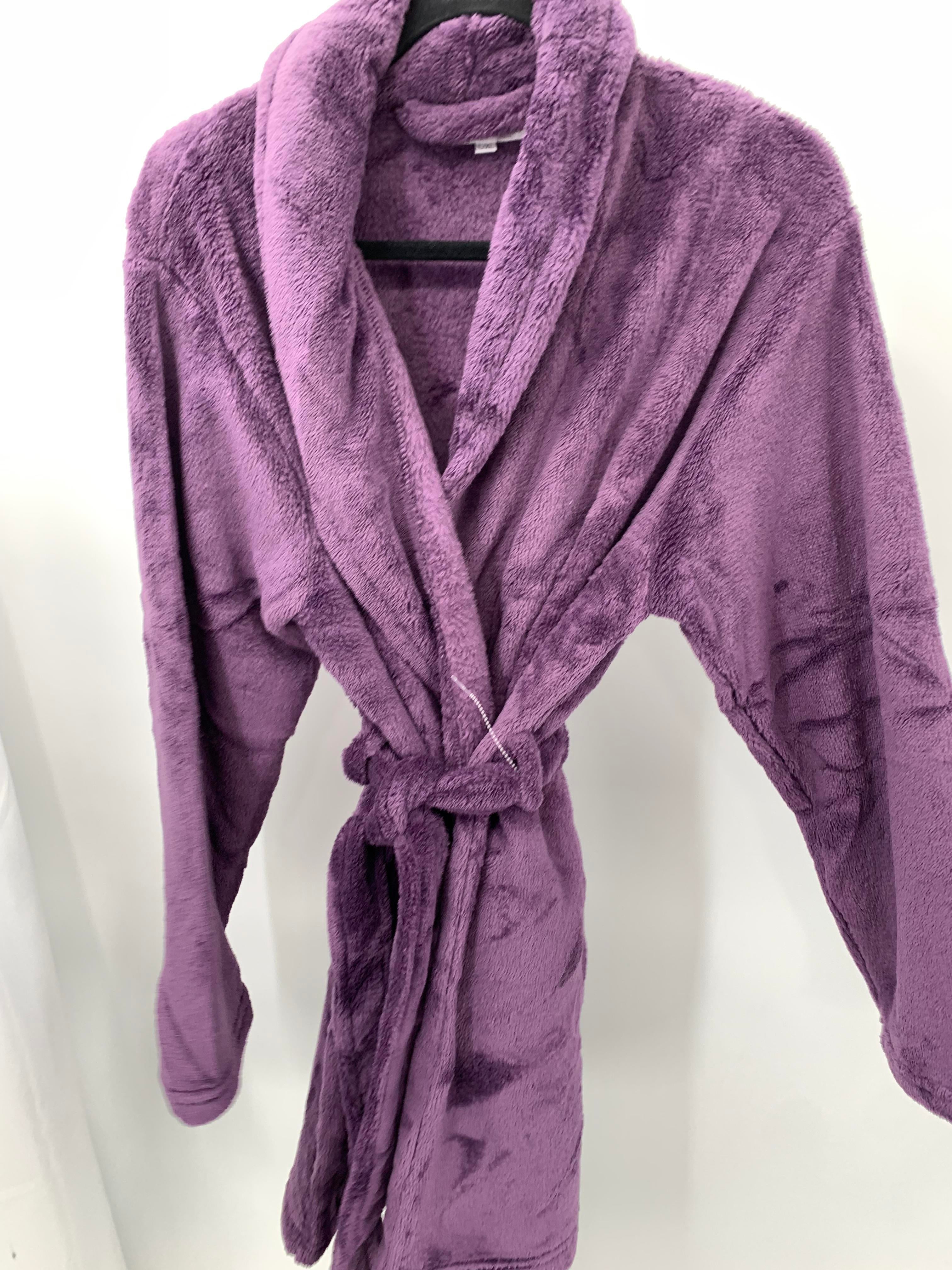 Size Large Misses Robe