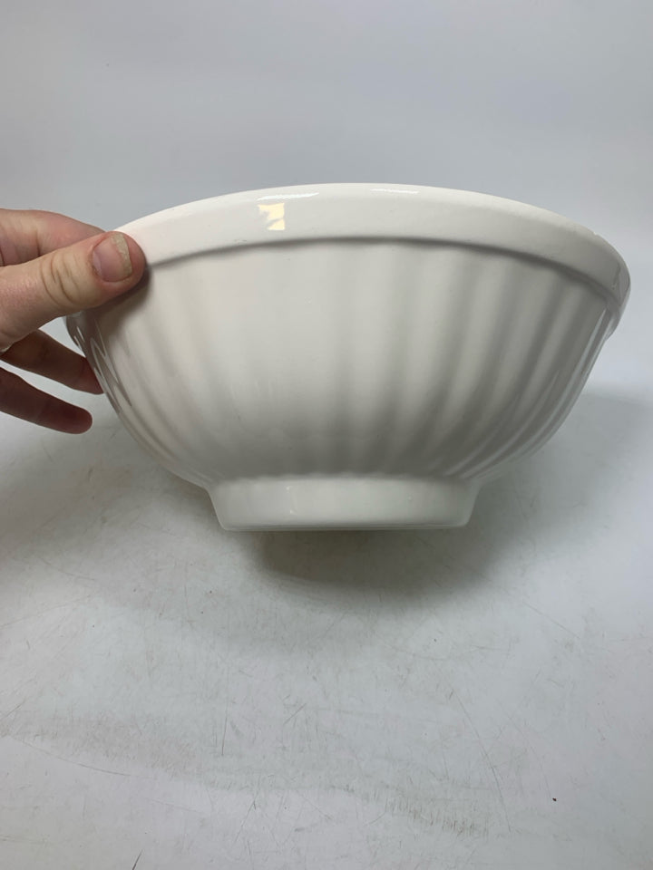 VTG COLORFUL STRIPED PASTA SERVING BOWL RIBBED MADE IN ITALY.