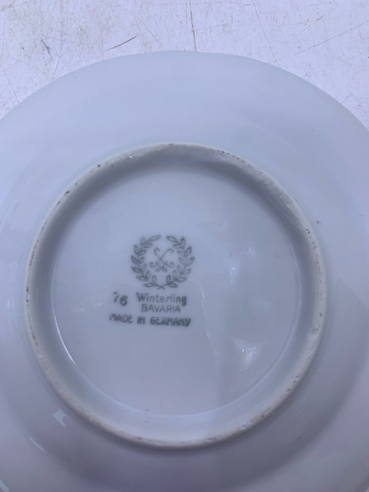 WHITE PLATE W/ BUILDING MONCHEN ASHTRAY.