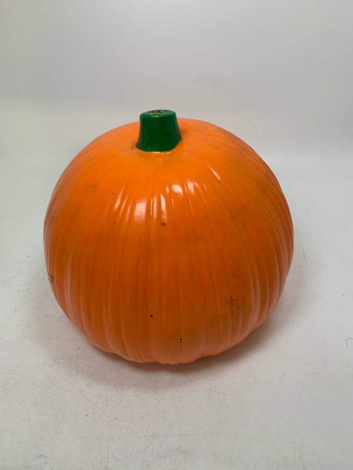 CERAMIC HOLLOW JACK O LANTERN CUTOUT.
