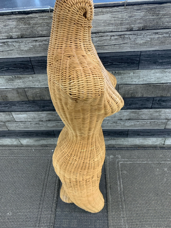 WICKER MANNEQUIN BUST.