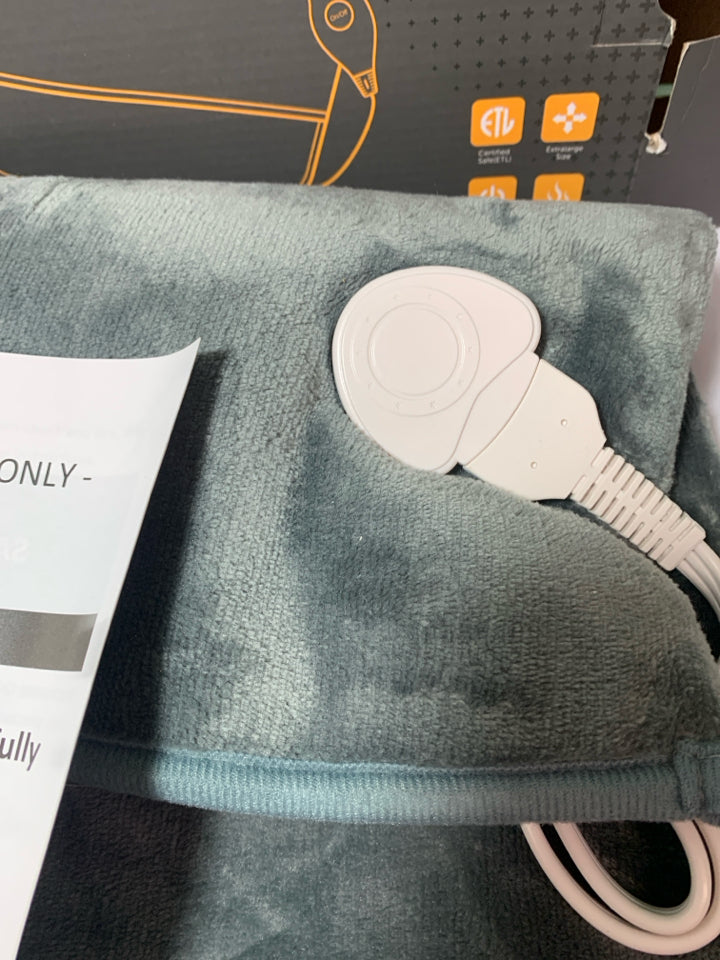 NIB FOOT WARMER HEATING PAD