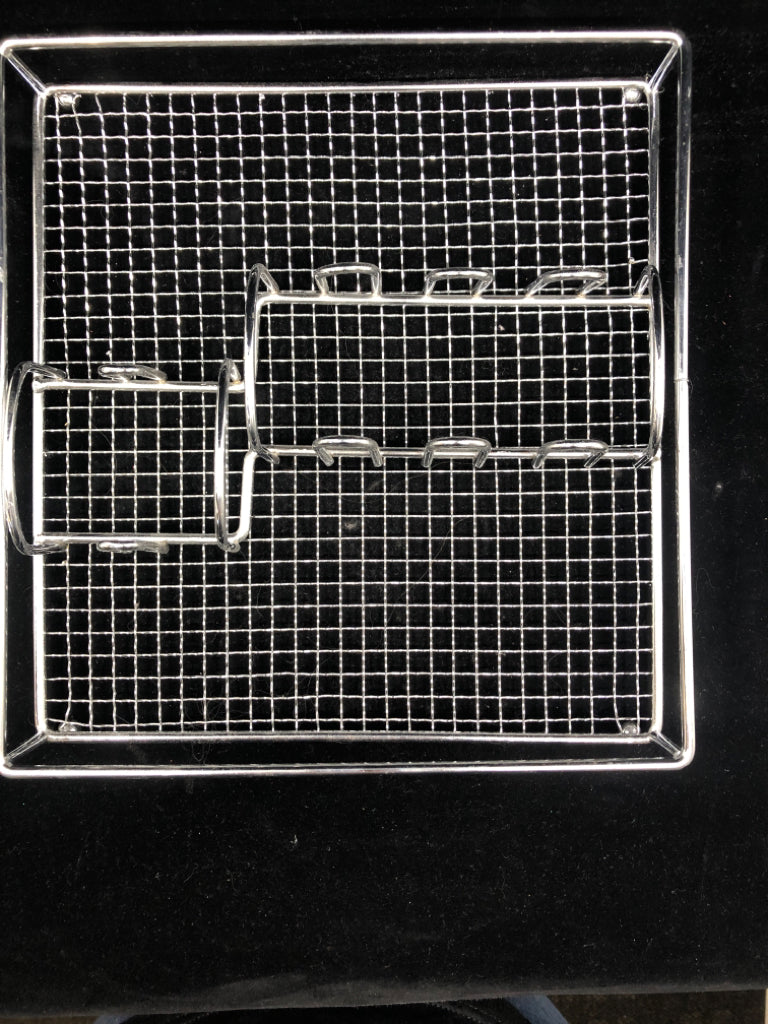 SILVER MESH ORGANIZER.