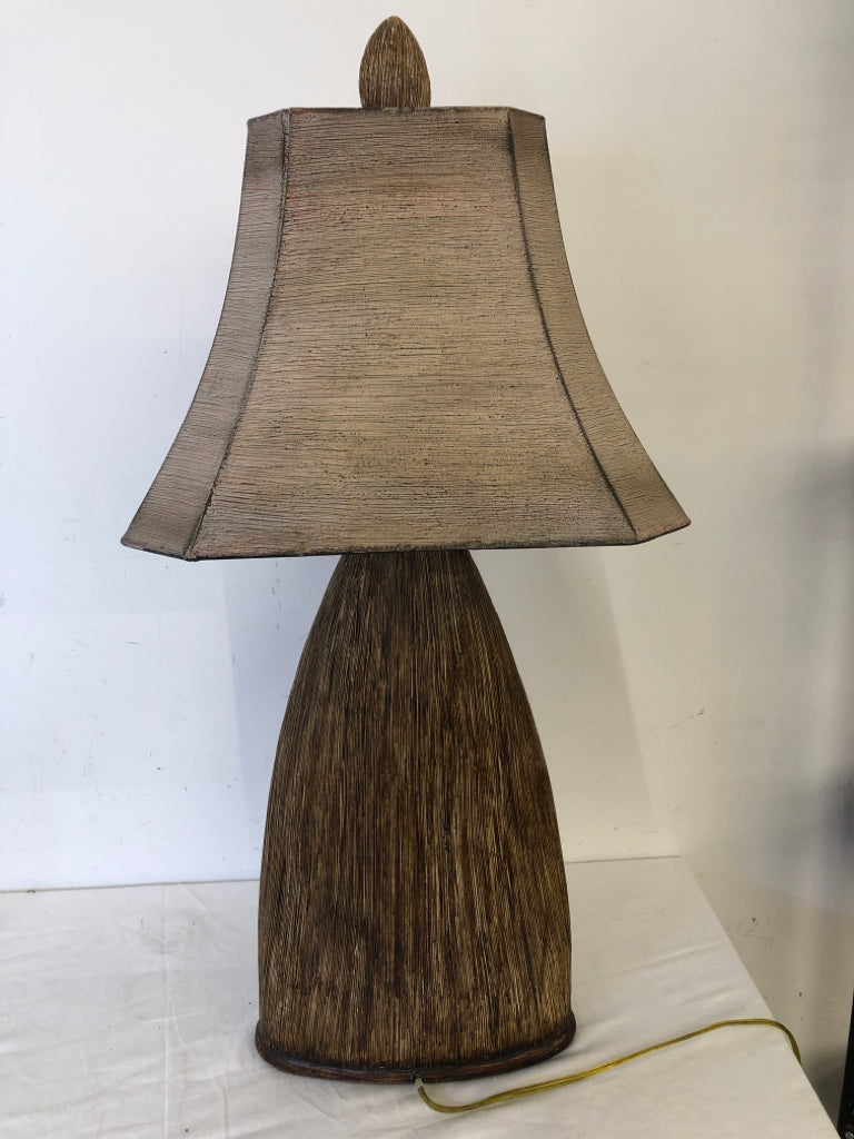 LARGE BASE DISTRESSED LIGHT BROWN W/LINES PAINTED SHADE.