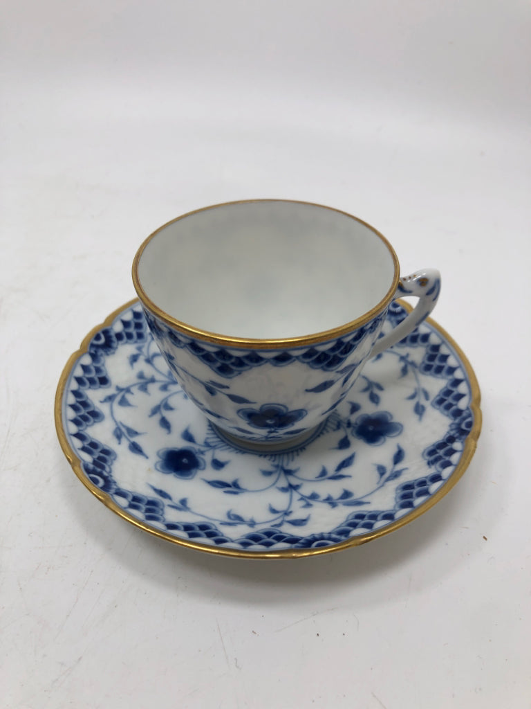 12PC SVC 6 VTG BING AND GRONDAHL TEA CUP/SAUCERS SET.