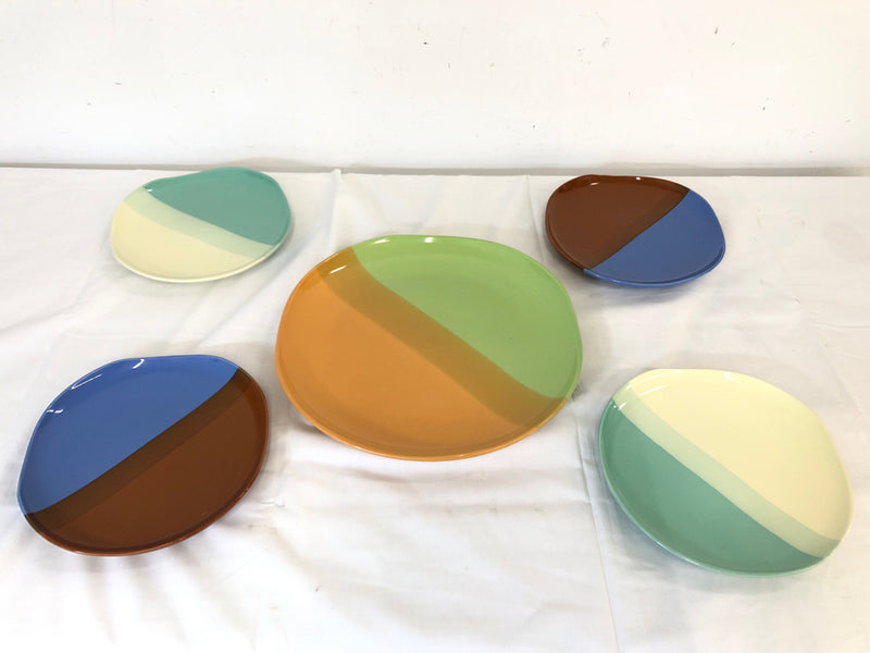 5PC SLIGHTLY SQUARE COLORFUL SERVING SET- 1 SERVING PLATE, 4 LUNCH PLATES.