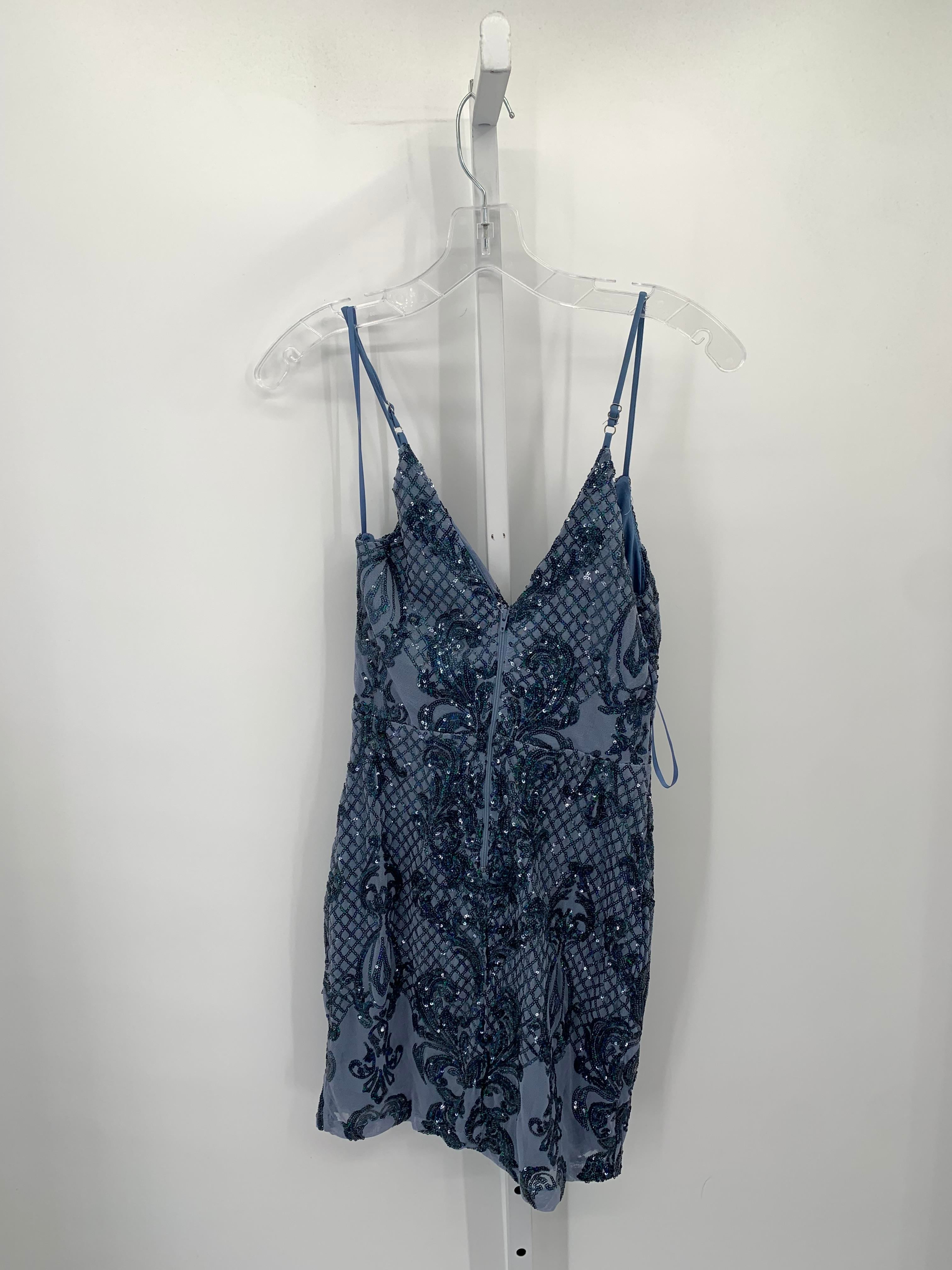 Size Medium Juniors Sleeveless Dress