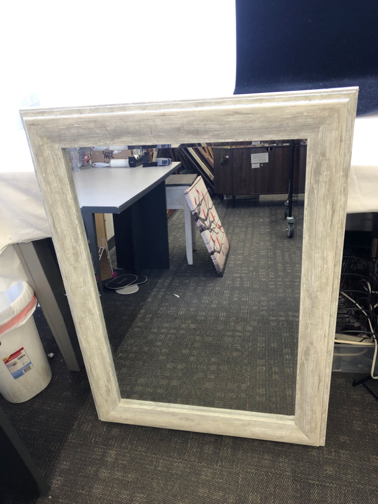 GREY/WHITE DISTRESSED FRAME LARGE MIRROR.