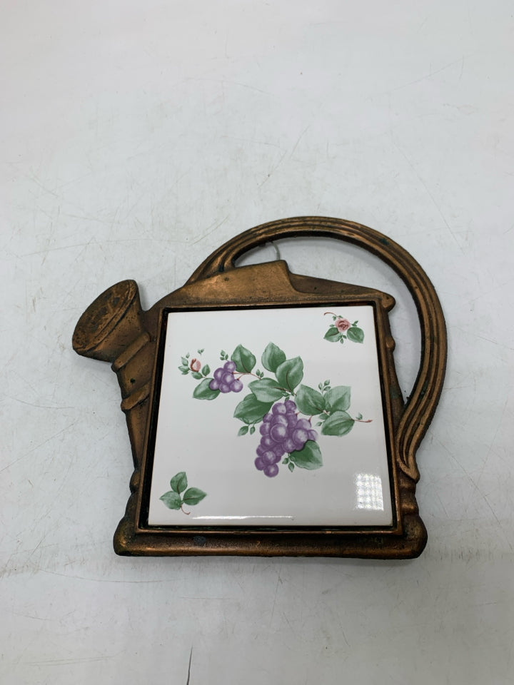 METAL TEAPOT SHAPED CERAMIC CENTER TRIVET.