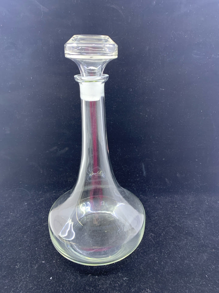 TALL SKINNY NECK DECANTER.