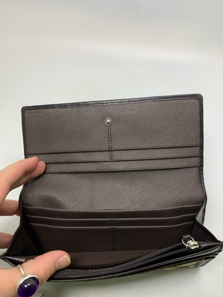 Coach Legacy Signature Long Wallet