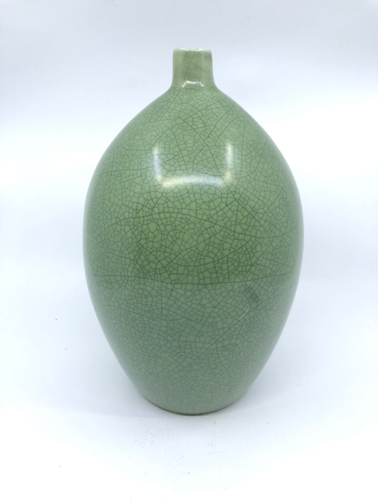 GREEN CERAMIC VASE W/ SKINNY NECK CRAZING DESIGN.