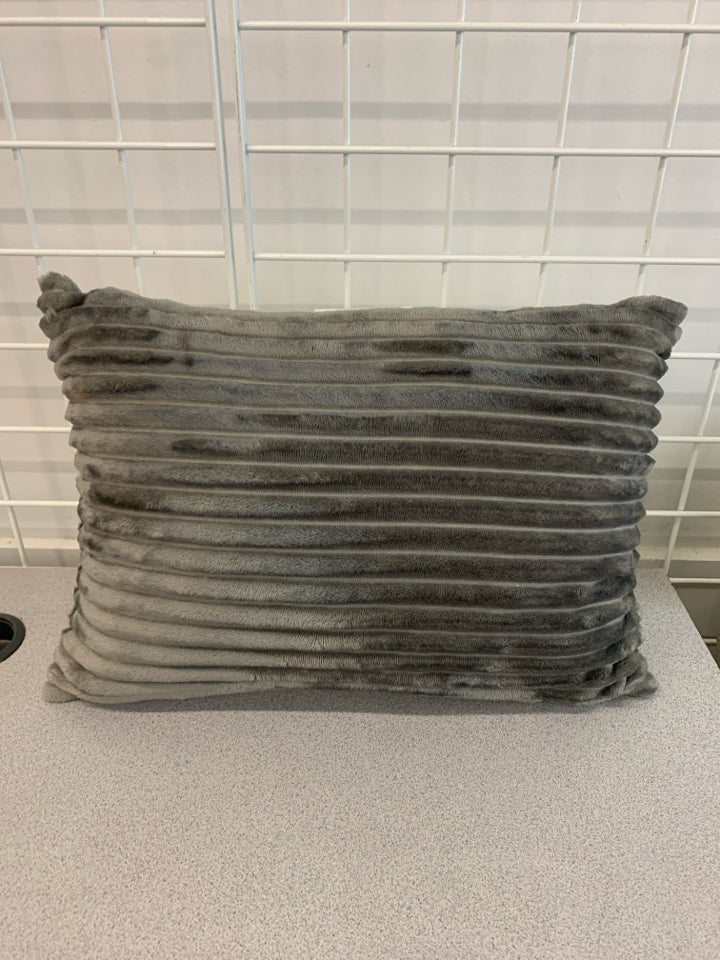 SOFT GRAY LINED PILLOW.