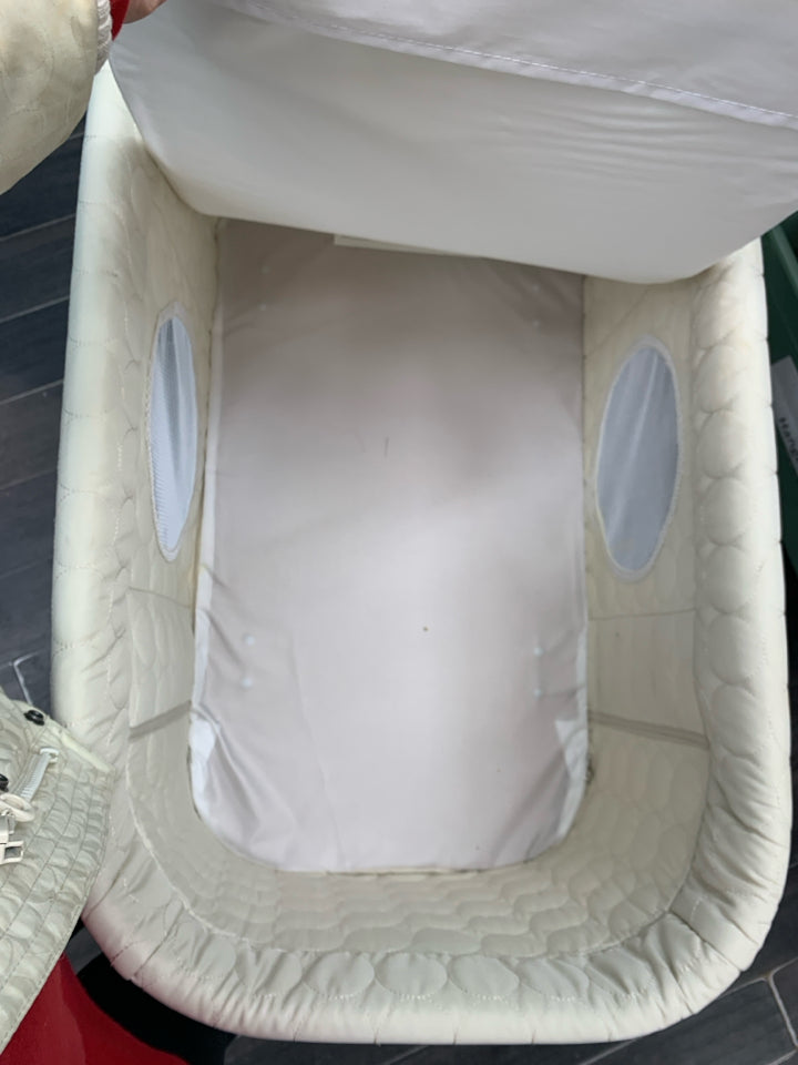 Green Frog Lily Pod Bassinet