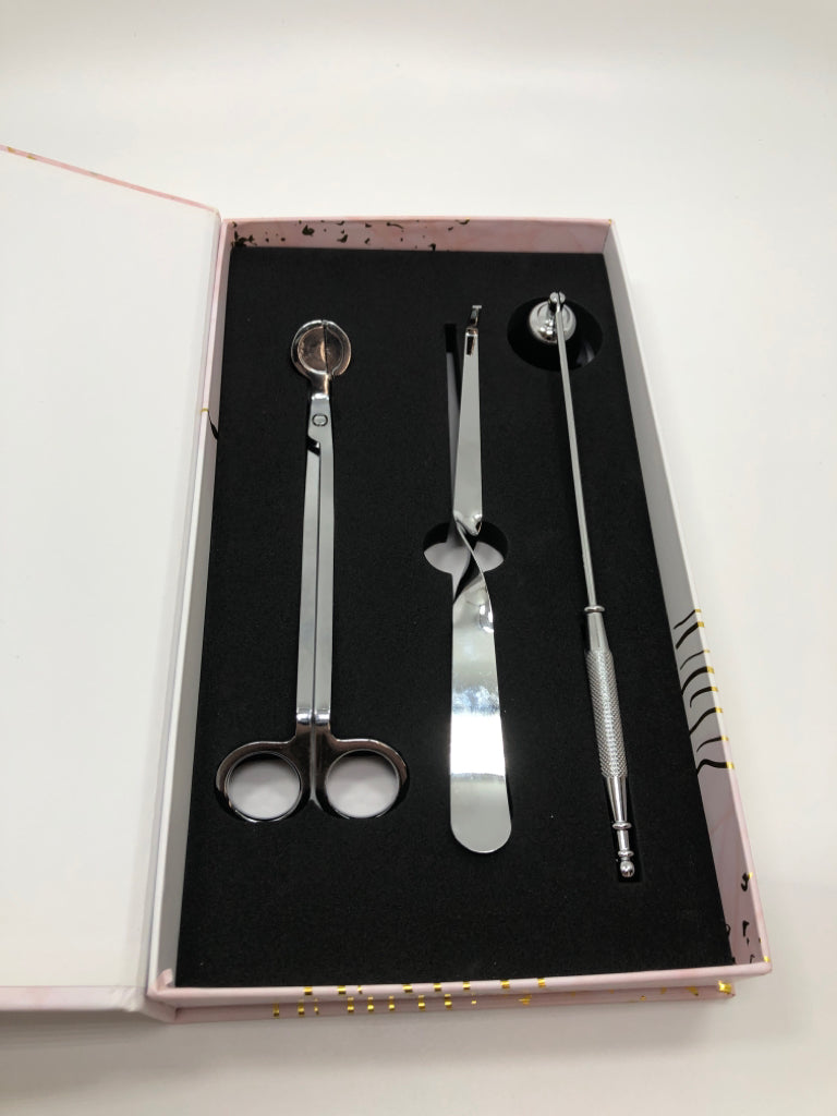 NIB HUNTINGTON HOME CANDLE SNUFFER SET.