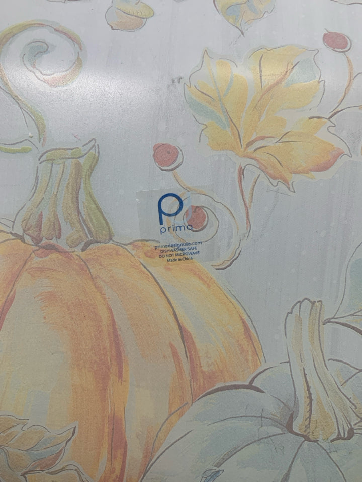 GLASS PUMPKIN THEMED PRIMA PLATTER.