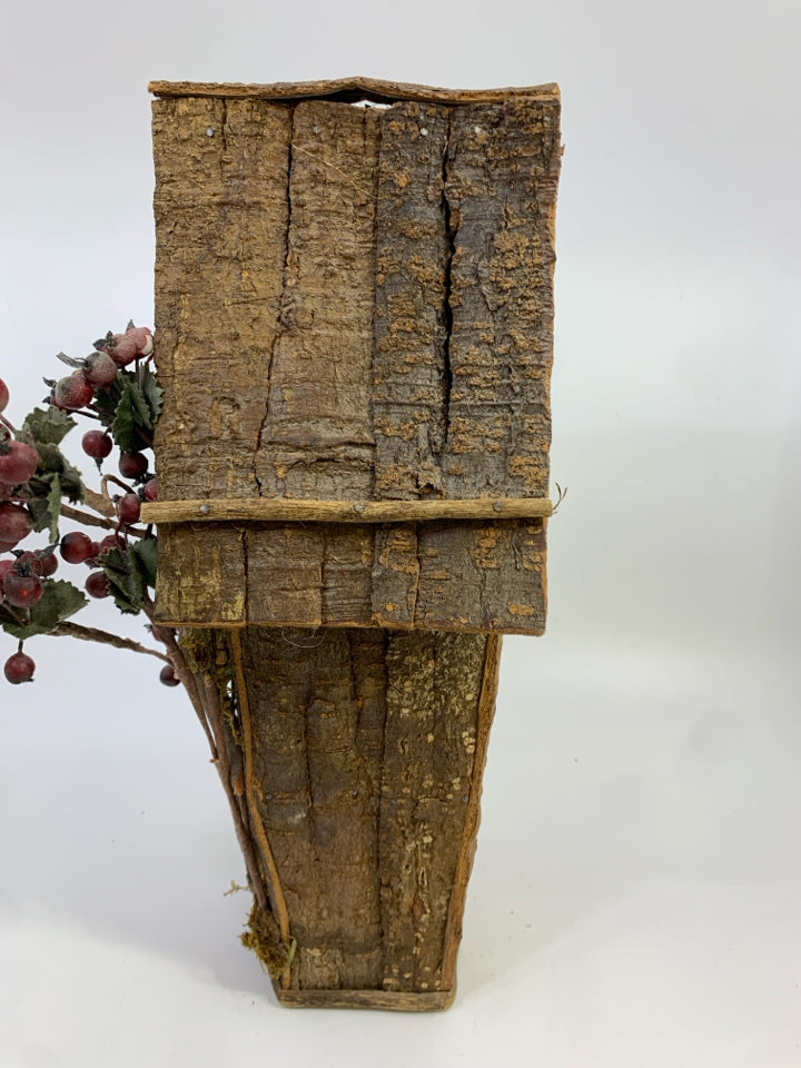 HANDMADE WOODEN DECORATIVE BIRDHOUSE W/BERRIES.